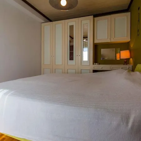 In 39137 Apartment *
